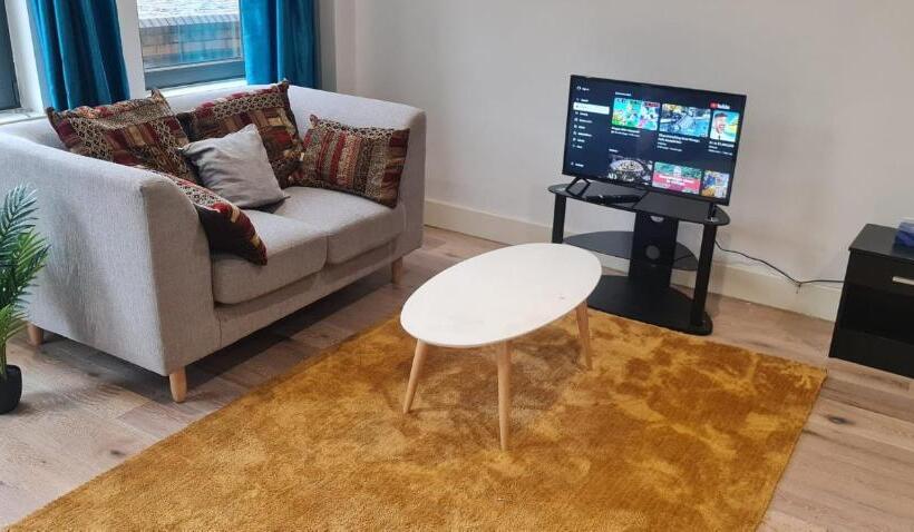 Pensiune One Bed Flat With Additional Double Mattress Suitable For 4