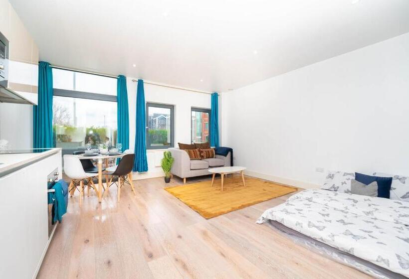 Pensiune One Bed Flat With Additional Double Mattress Suitable For 4