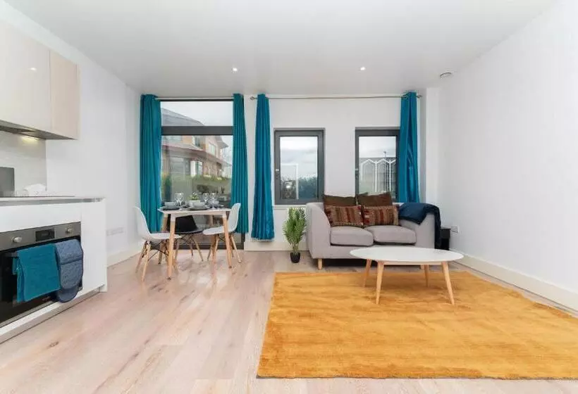 ペンション One Bed Flat With Additional Double Mattress Suitable For 4