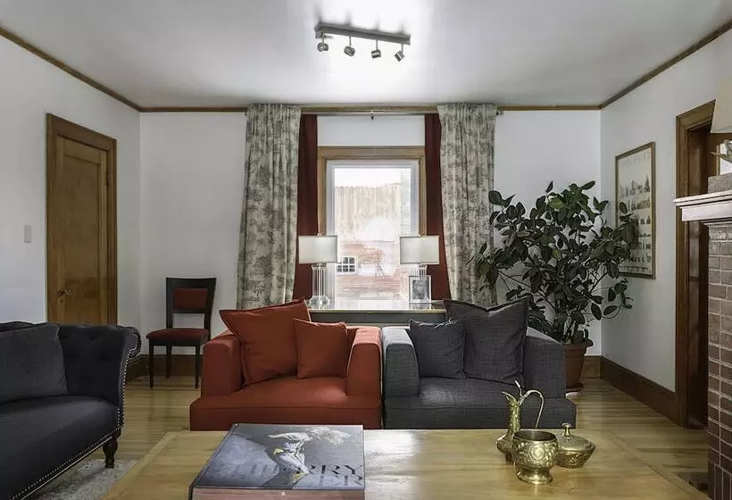 Aamiaismajoitus (B&B) Maison Sherman S House