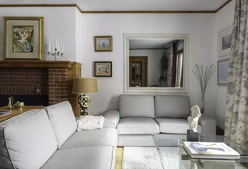 Aamiaismajoitus (B&B) Maison Sherman S House