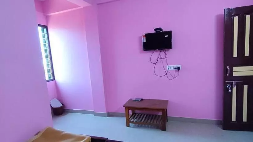 ホテル Staymaker Madhu Residency