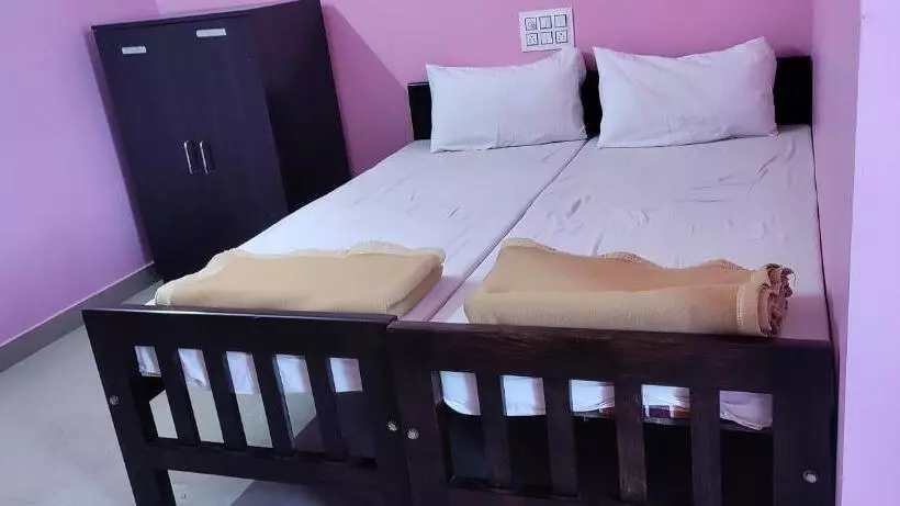 ホテル Staymaker Madhu Residency