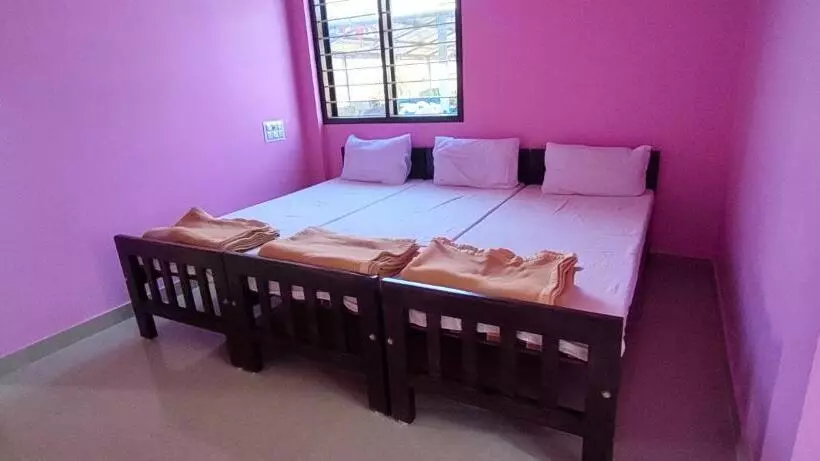 ホテル Staymaker Madhu Residency