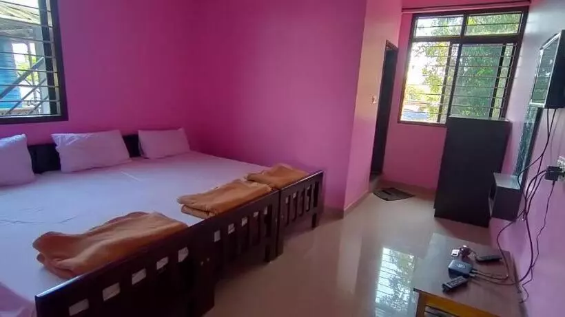 ホテル Staymaker Madhu Residency