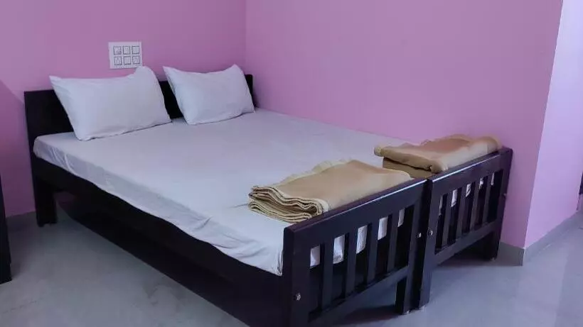ホテル Staymaker Madhu Residency
