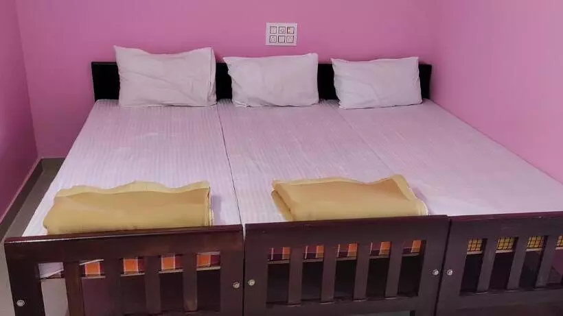 ホテル Staymaker Madhu Residency
