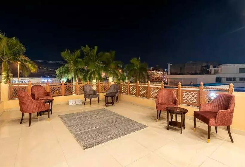 ホテル The Rivaaj