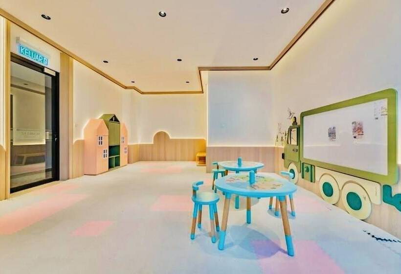 Scarletz Suites Klcc By M Suites