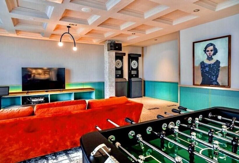 Scarletz Suites Klcc By M Suites