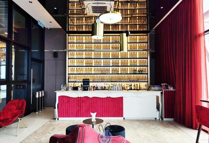 Scarletz Suites Klcc By M Suites