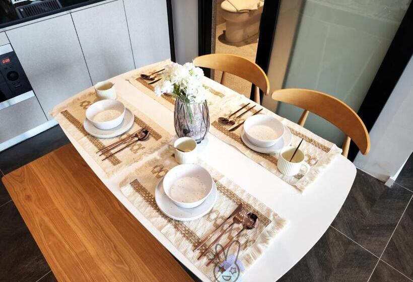 Scarletz Suites Klcc By M Suites