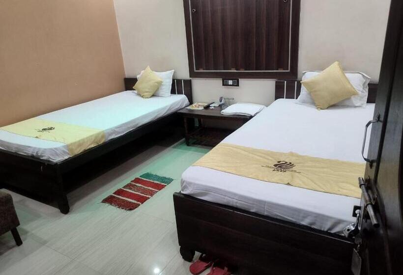 Hotel Shakuntla Palace