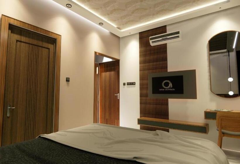 Hotel Shakuntla Palace