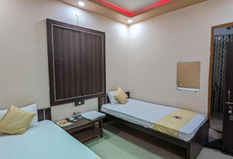 Hotel Shakuntla Palace