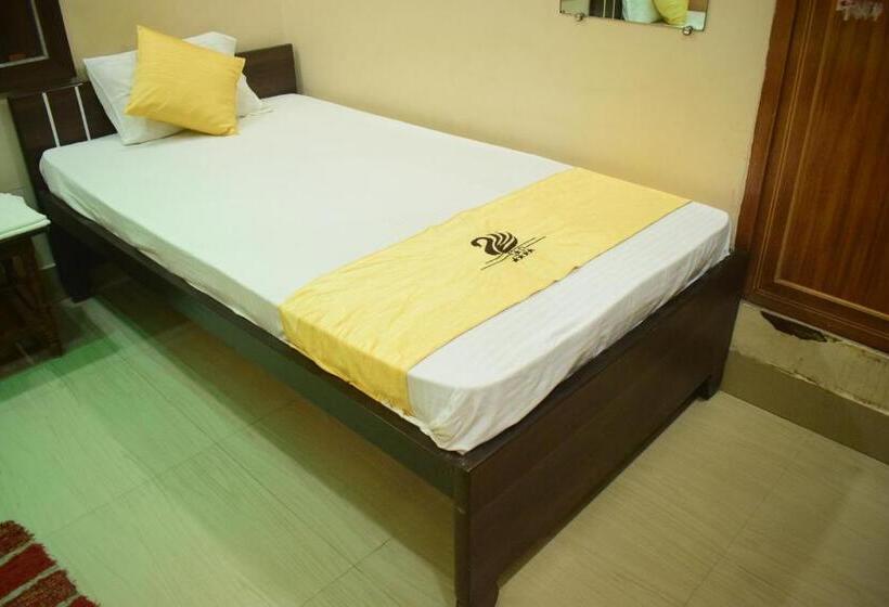 Hotel Shakuntla Palace