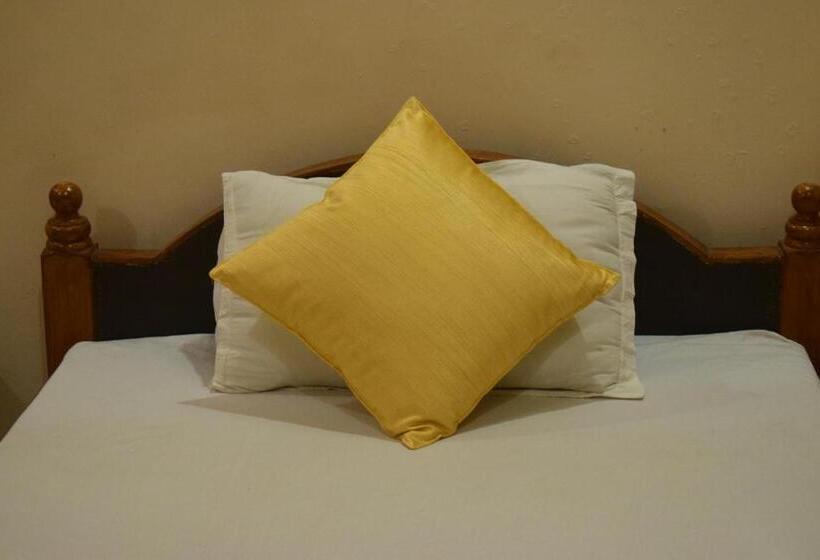 Hotel Shakuntla Palace