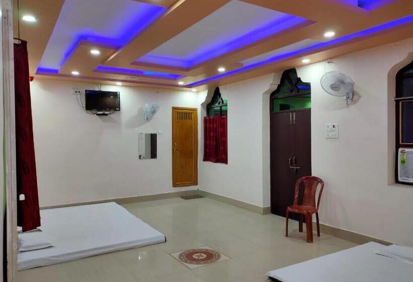 Hotel Shakuntla Palace