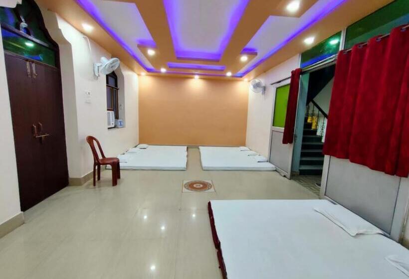 Hotel Shakuntla Palace