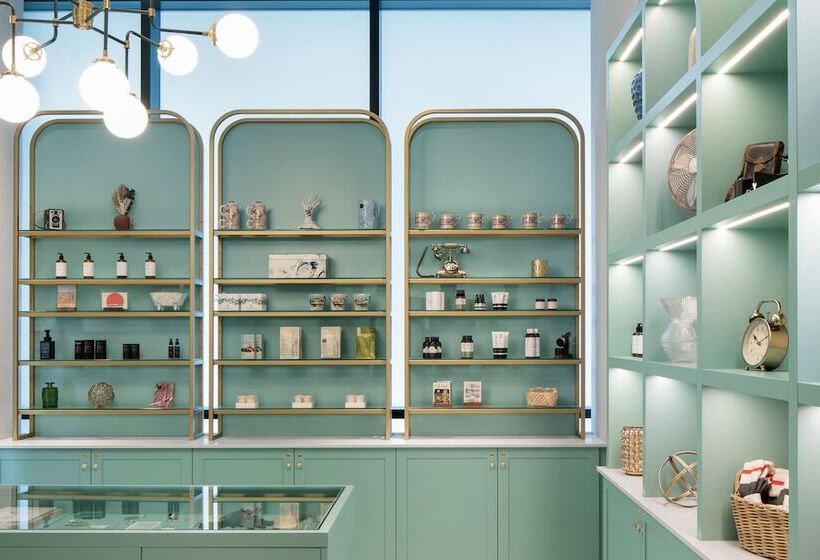 Honeyrose Hotel, Montreal, A Tribute Portfolio