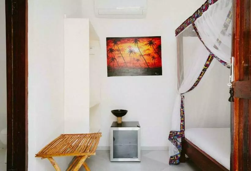 Rav Apartment And Hostel