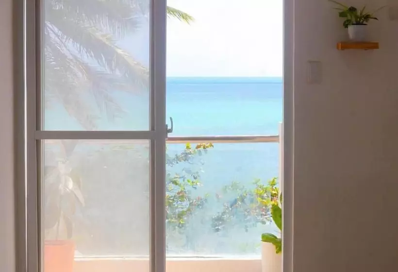 Retkeilymaja Happy Island Inn