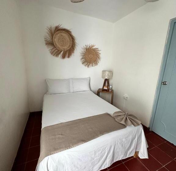 Creta Hotel & Suites