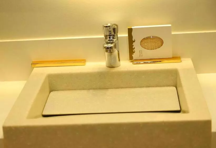 فندق الأفنيوز بالرس