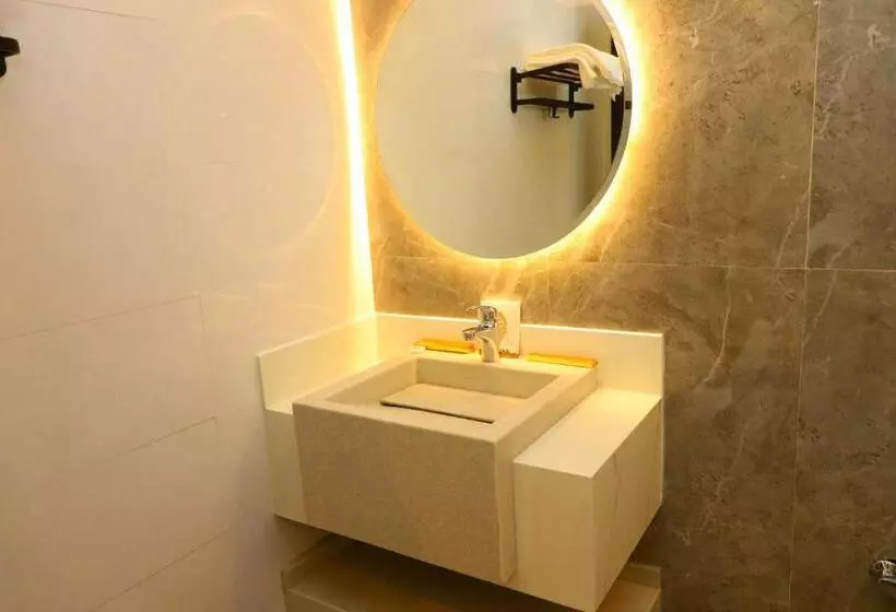 فندق الأفنيوز بالرس