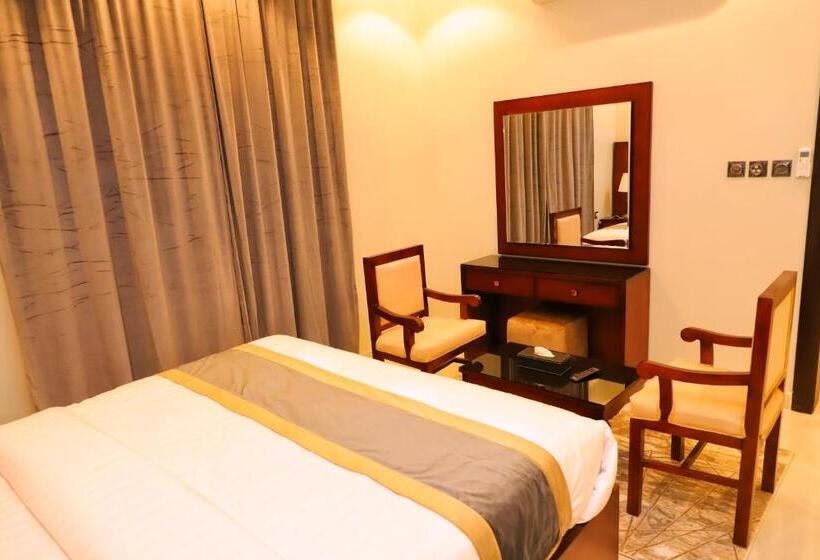 فندق الأفنيوز بالرس