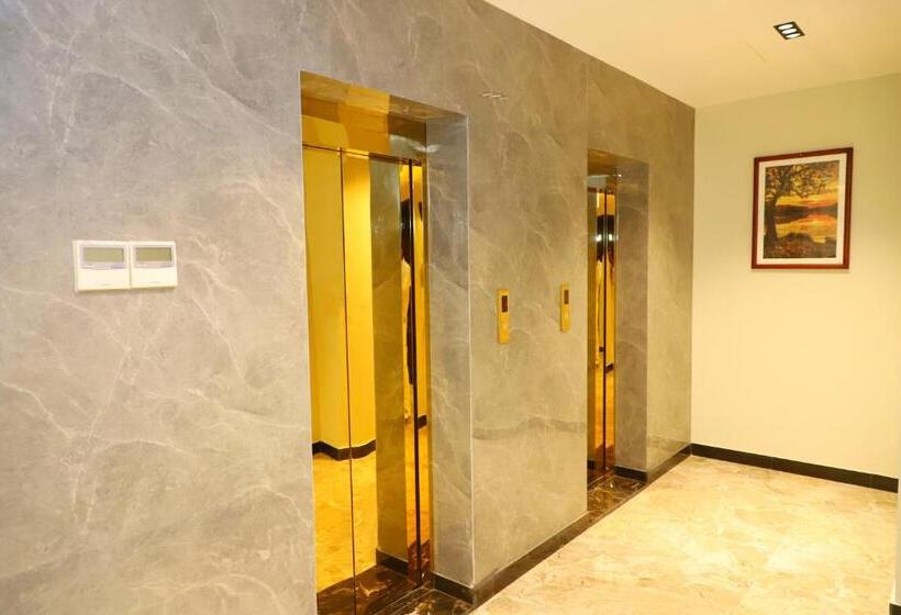 فندق الأفنيوز بالرس