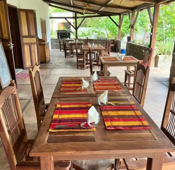 هتل Natshi Lodge