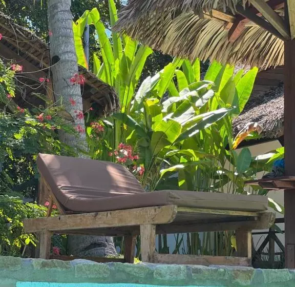 هتل Natshi Lodge