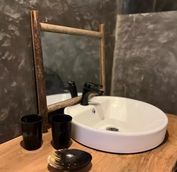 هتل Natshi Lodge