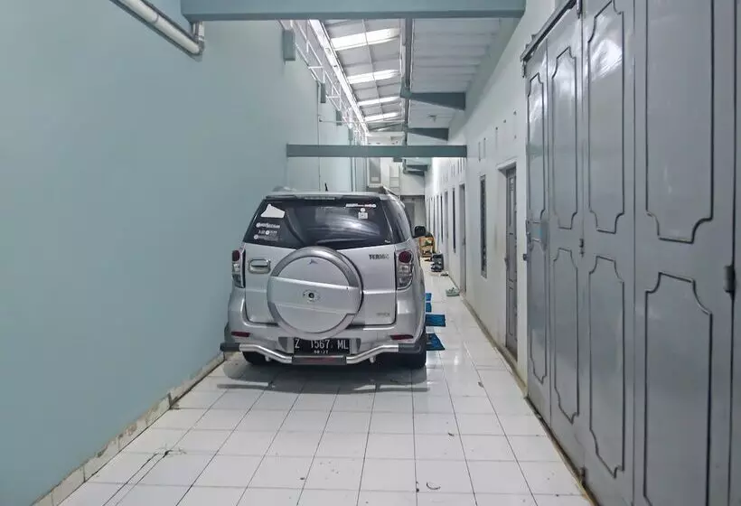 ホテル Spot On 92219 Pondok Karisma Syariah