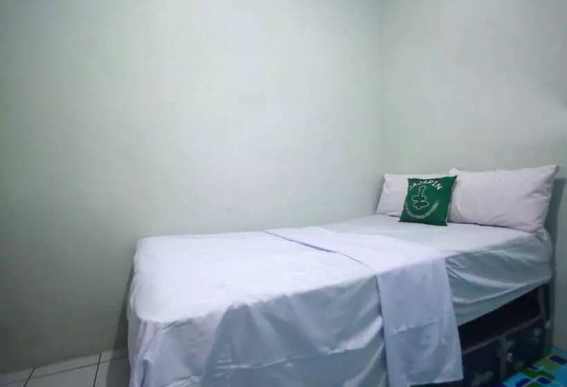 ホテル Spot On 92219 Pondok Karisma Syariah