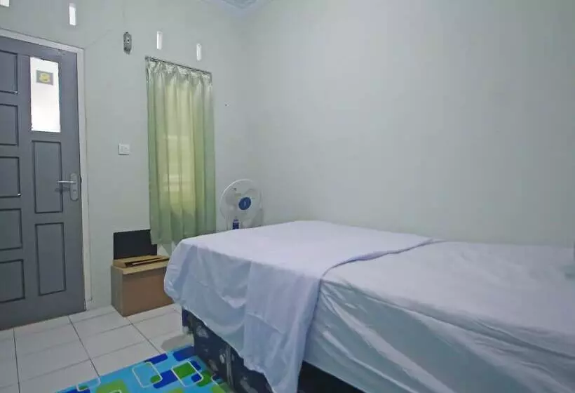 ホテル Spot On 92219 Pondok Karisma Syariah