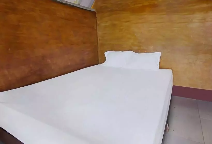 ホテル Spot On 92419 Rejeng Homestay