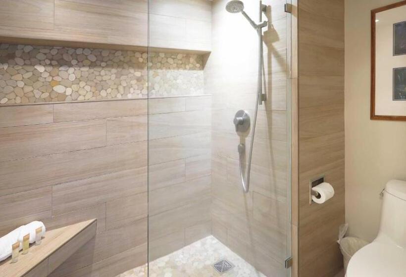 Maui Westside Presents: Whaler 420   Best Location In Kaanapali Beach