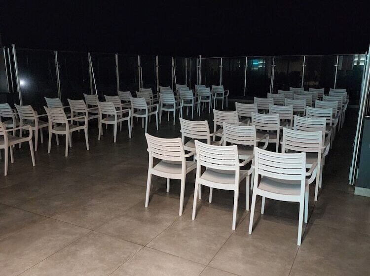 12 Oceans Hotel And Conference Centre