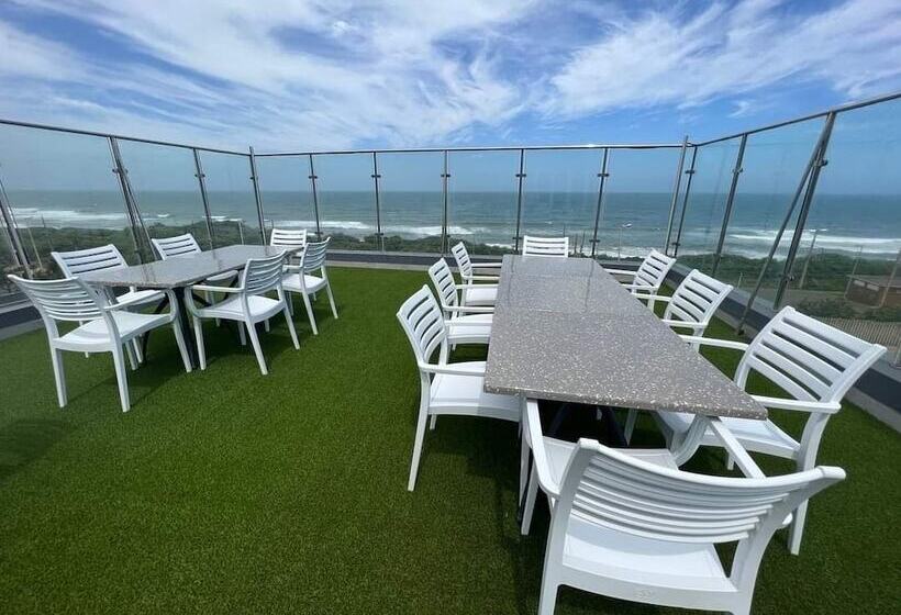 12 Oceans Hotel And Conference Centre