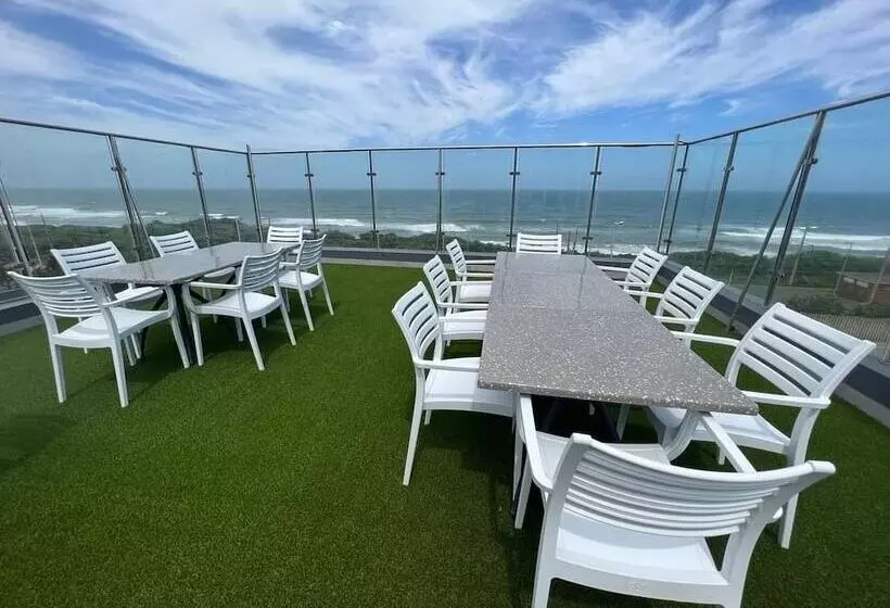 12 Oceans Hotel And Conference Centre