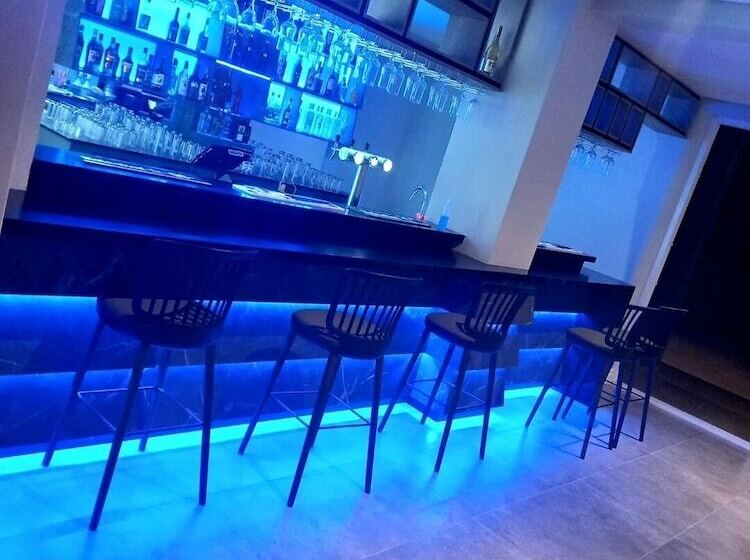 12 Oceans Hotel And Conference Centre