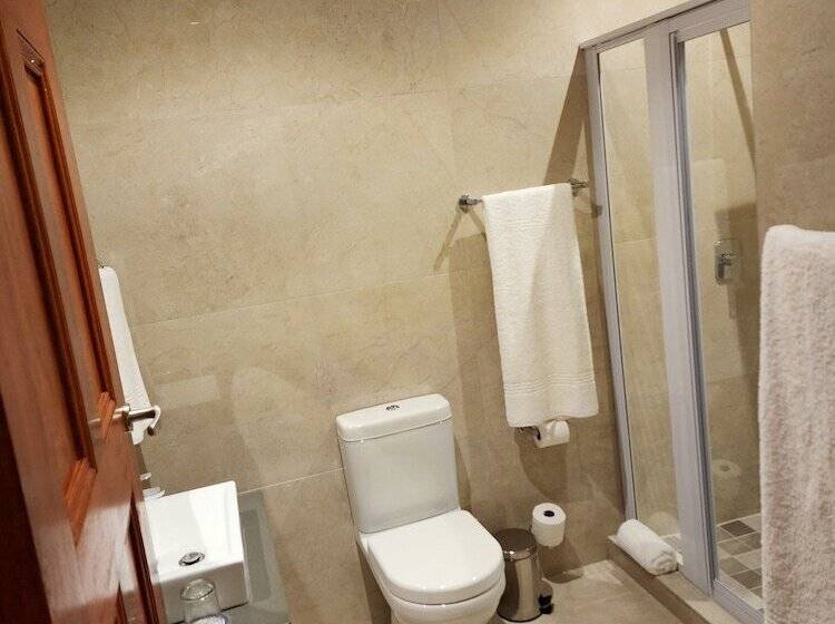 12 Oceans Hotel And Conference Centre