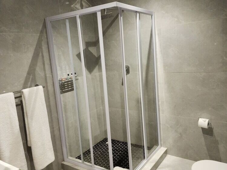 12 Oceans Hotel And Conference Centre