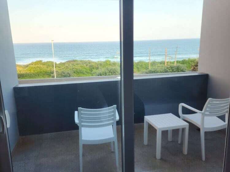 12 Oceans Hotel And Conference Centre