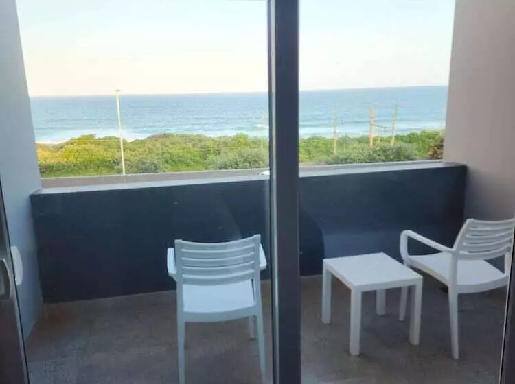 12 Oceans Hotel And Conference Centre