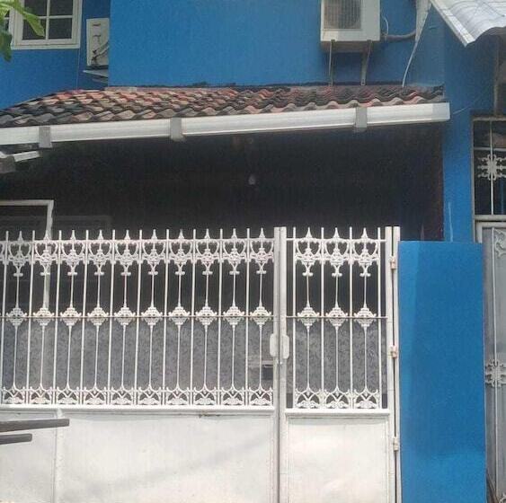 בית מלון כפרי Express O 92061 Omah Oewie Syariah