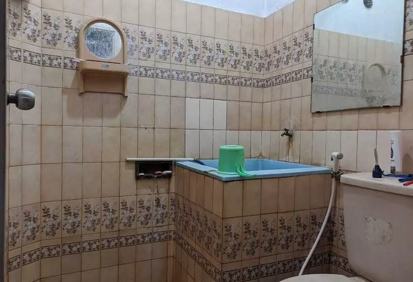 Hotelli Express O 92061 Omah Oewie Syariah