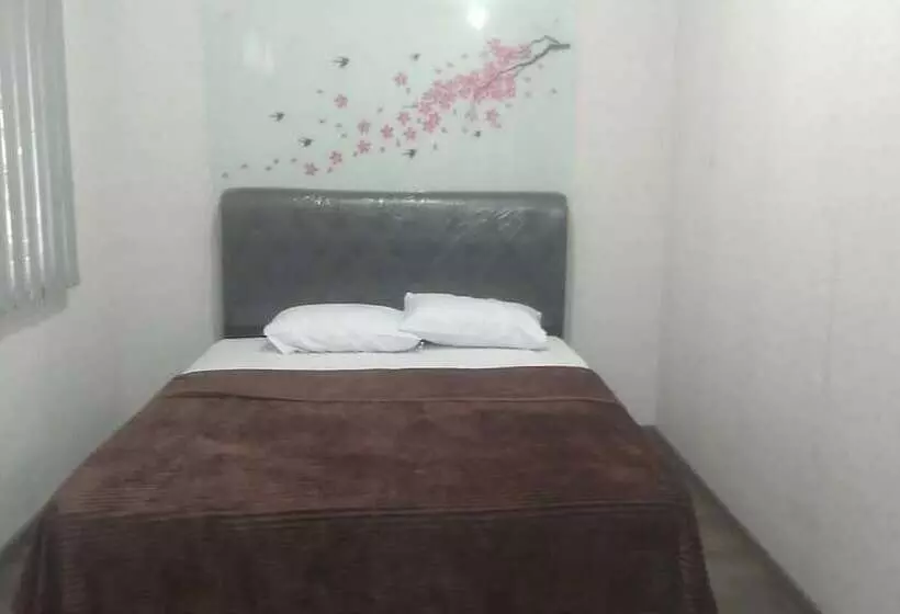 Hotelli Express O 92061 Omah Oewie Syariah